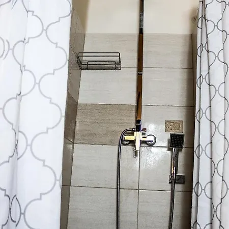 شقة Roth's كَشّا